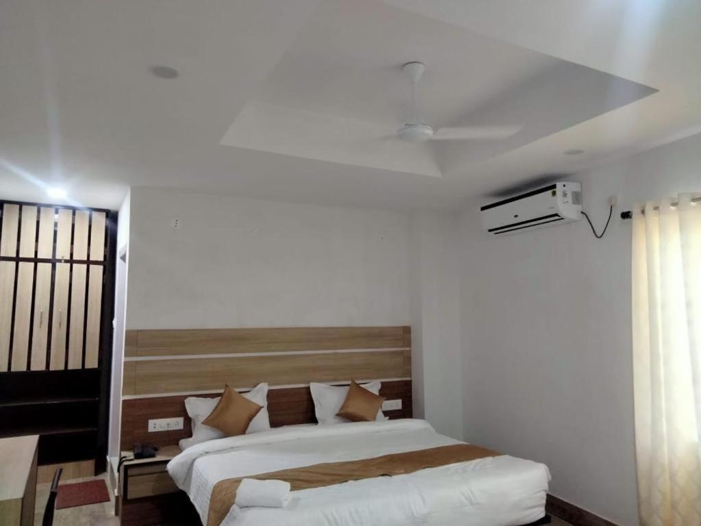 Hotel Magic Square Guwahati Bagian luar foto