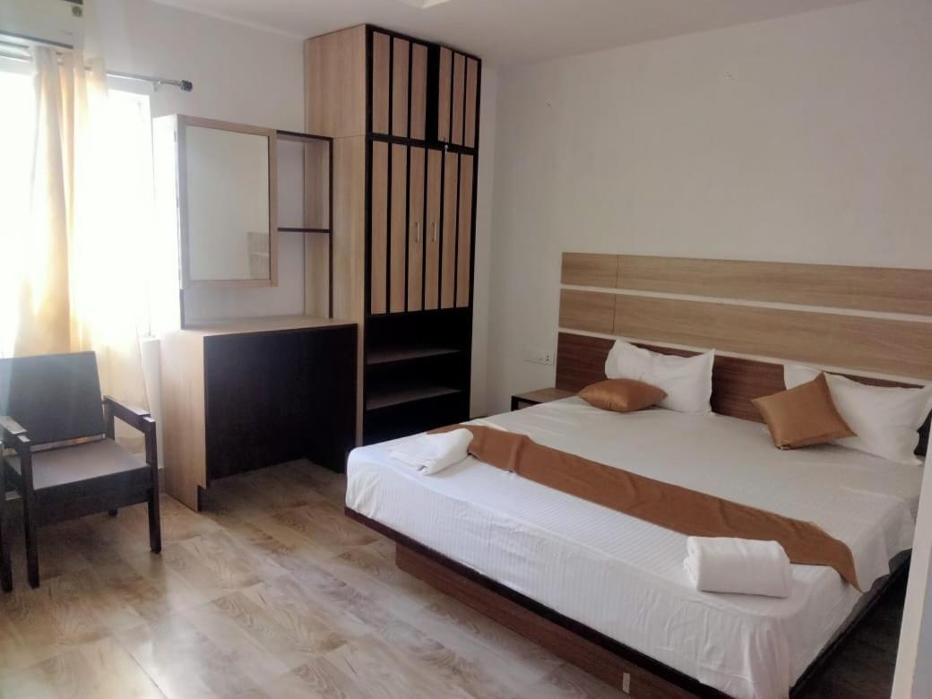 Hotel Magic Square Guwahati Bagian luar foto