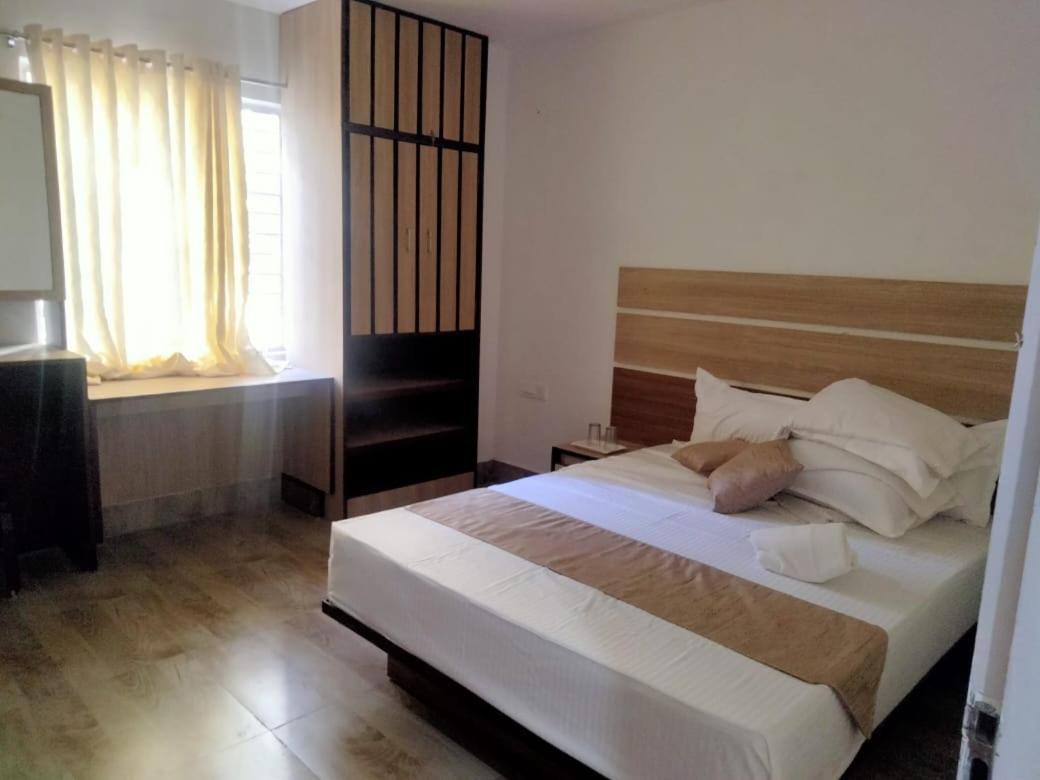 Hotel Magic Square Guwahati Bagian luar foto