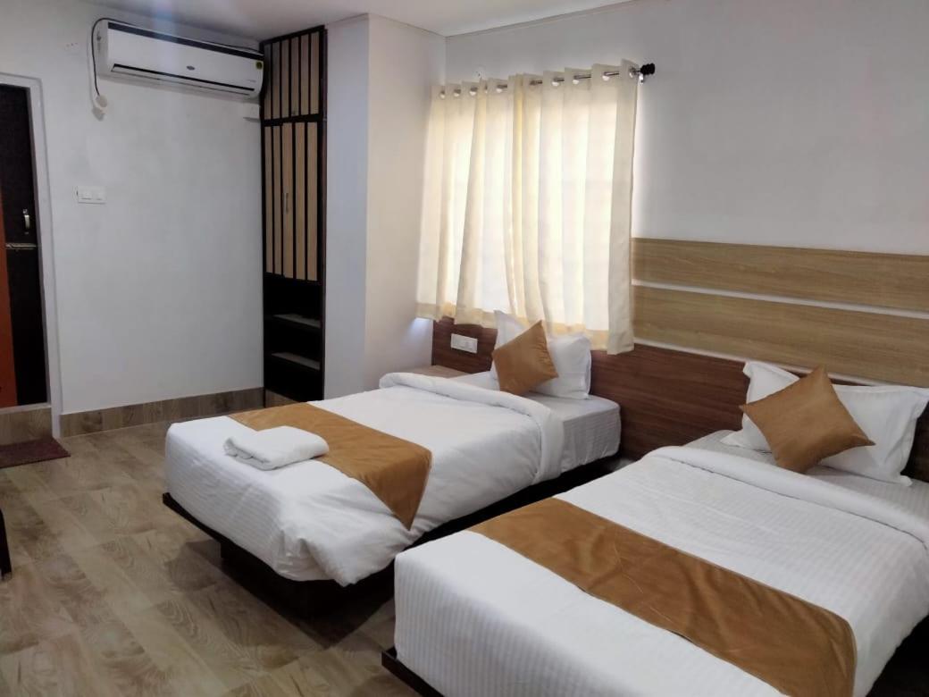 Hotel Magic Square Guwahati Bagian luar foto